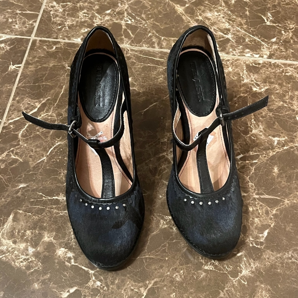 Trask Heels Sz 6.5
